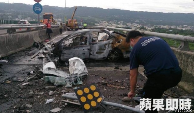 台76線火燒車一男子燒死車內 [轉貼]
