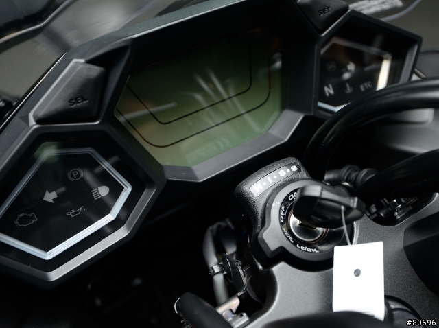 HONDA NM4 奶媽四夜間賞車