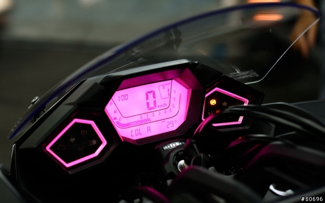 HONDA NM4 奶媽四夜間賞車
