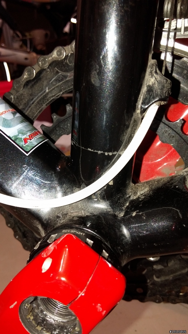 碳纖維車架接管接痕掉漆還是斷裂????