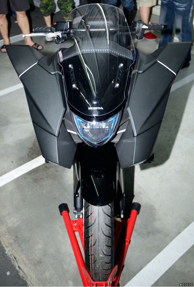 HONDA NM4 奶媽四夜間賞車