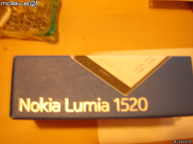 Nokia Lumia 1520 紅色開箱和配件