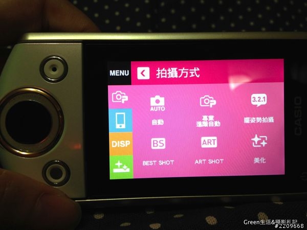 [開箱] 每個女孩都想擁有的夢幻工具，CASIO TR35自拍神器
