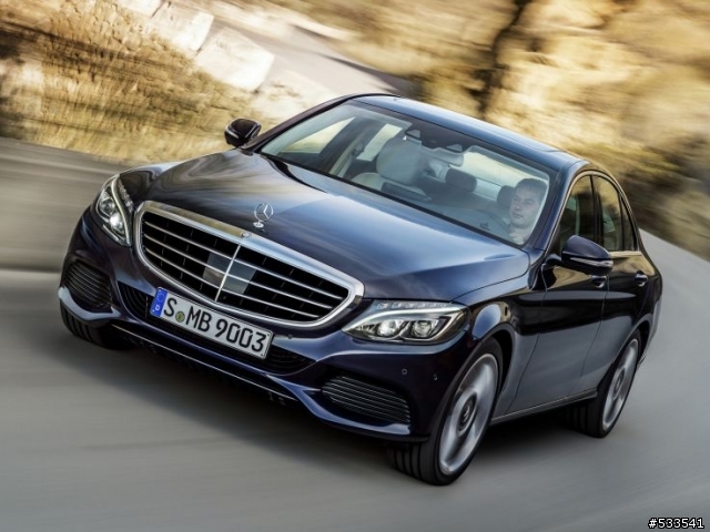New C-Class (W205)內裝...據說 7月出現...若團購有人要參加嗎...?