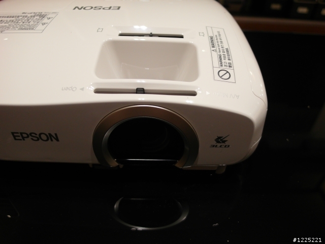 【開箱文】我的第一部投影機 Epson EH-TW5200