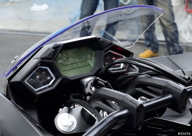 HONDA NM4 奶媽四夜間賞車