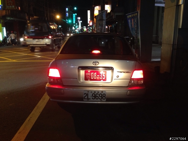 奇怪的紅車牌
