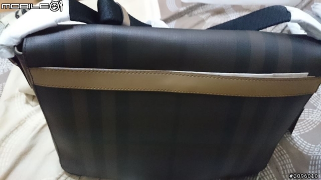 『簡易開箱』Burberry煙燻格紋郵差包。
