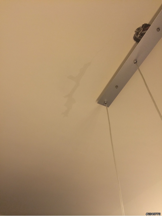 去年12月花錢做的頂樓防水,變這樣....求救