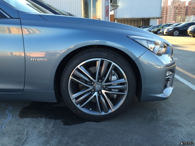 INFINITI Q50S Hybrid 第一類接觸