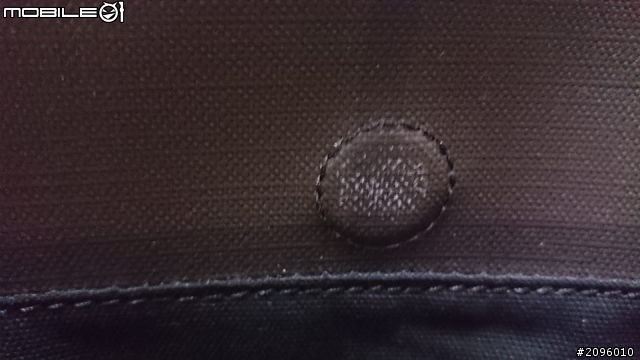『簡易開箱』Burberry煙燻格紋郵差包。