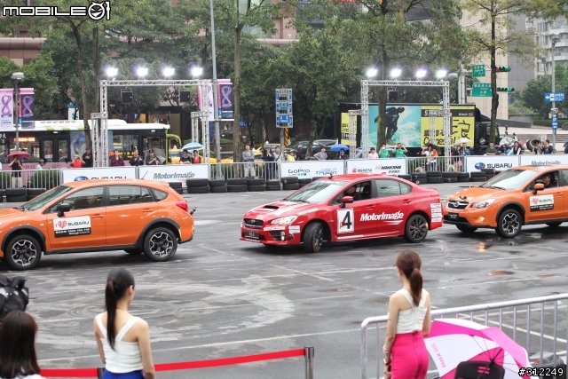 [影音分享]SUBARU城市極限飄移秀 世界級車神甩尾特技(show girl圖多，甩尾為5d2 youtube影片)