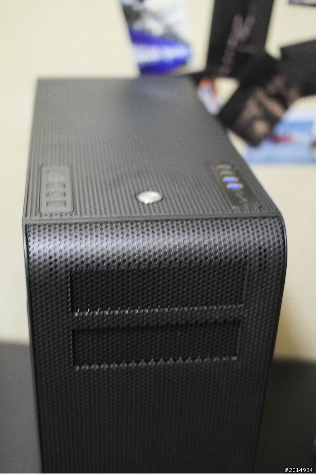 (簡易開箱) 吸塵器 Thermaltake Core V71