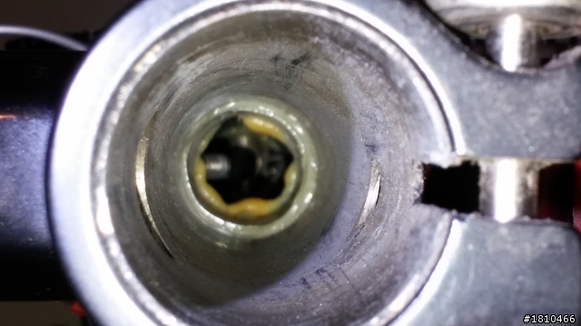 碳纖維車架接管接痕掉漆還是斷裂????