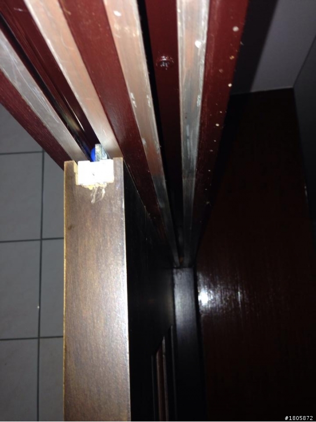 上吊軌道木門的如何拆下來