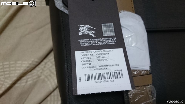 『簡易開箱』Burberry煙燻格紋郵差包。