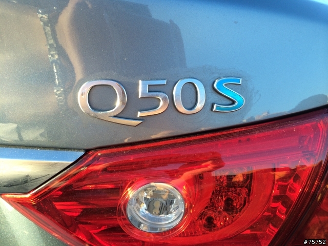 INFINITI Q50S Hybrid 第一類接觸