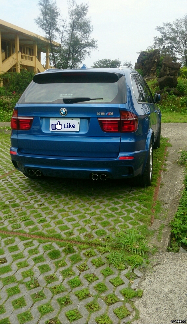 稀有顏色休旅車