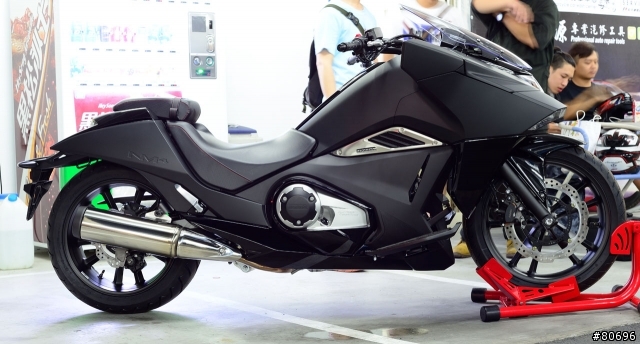 HONDA NM4 奶媽四夜間賞車