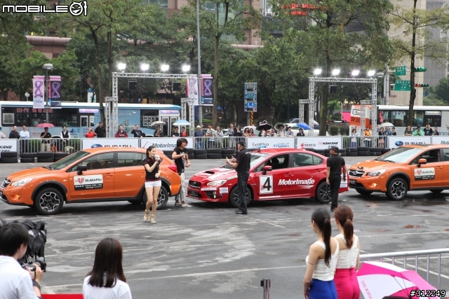 [影音分享]SUBARU城市極限飄移秀 世界級車神甩尾特技(show girl圖多，甩尾為5d2 youtube影片)