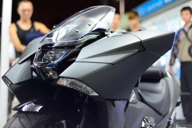 HONDA NM4 奶媽四夜間賞車