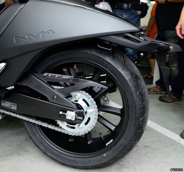 HONDA NM4 奶媽四夜間賞車