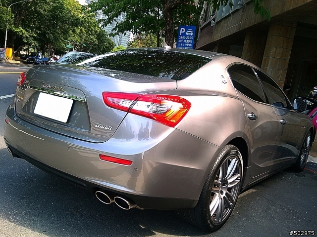 路上很多的Ghibli S Q4