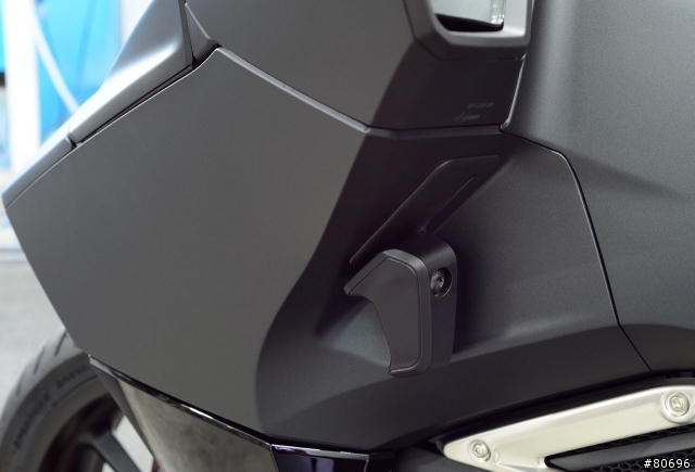 HONDA NM4 奶媽四夜間賞車