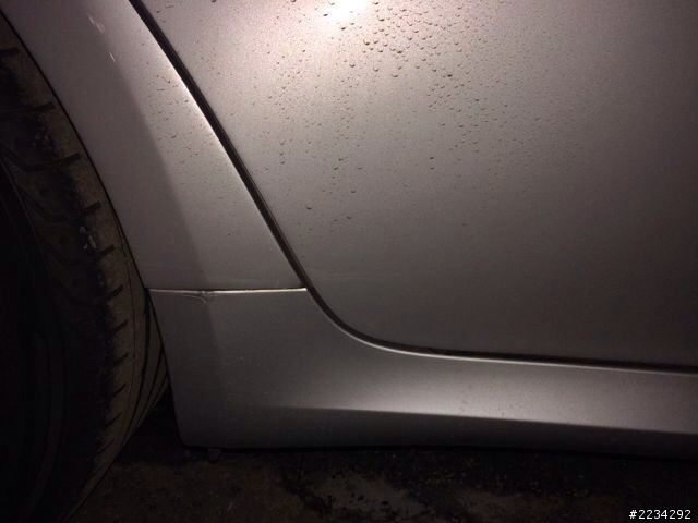車子不小心a到，該烤漆還是粗蠟或補漆？