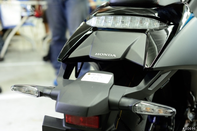 HONDA NM4 奶媽四夜間賞車