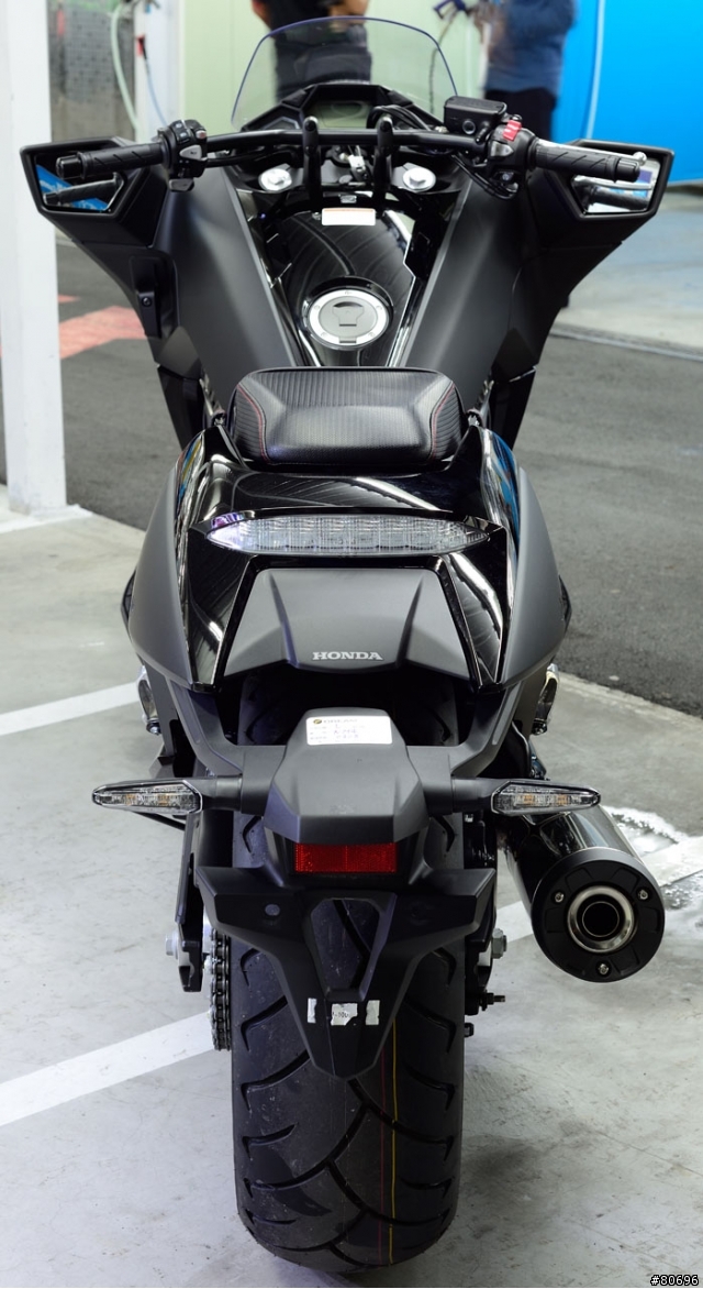 HONDA NM4 奶媽四夜間賞車