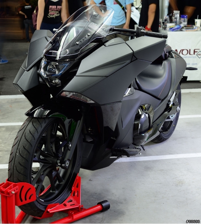 HONDA NM4 奶媽四夜間賞車