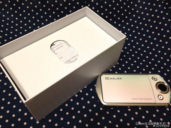 [開箱] 每個女孩都想擁有的夢幻工具，CASIO TR35自拍神器