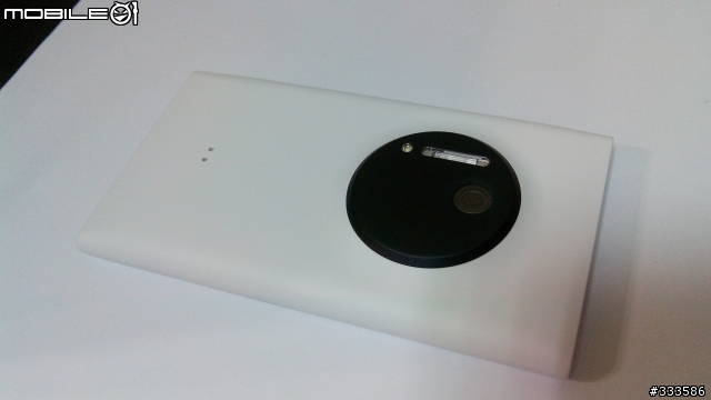 Lumia 1020 白色 [ 開箱 ]
