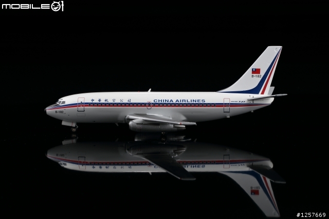 1/200 中華航空 737-200 國旗版本