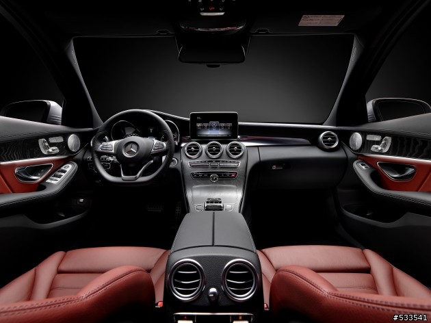 New C-Class (W205)內裝...據說 7月出現...若團購有人要參加嗎...?