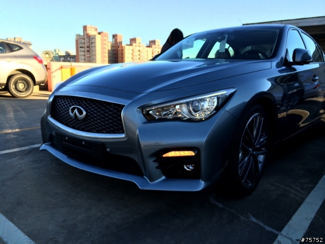 INFINITI Q50S Hybrid 第一類接觸