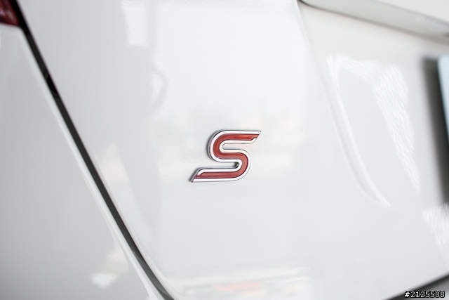 我的小白肥 Fiesta1.5 運動版 開箱囉