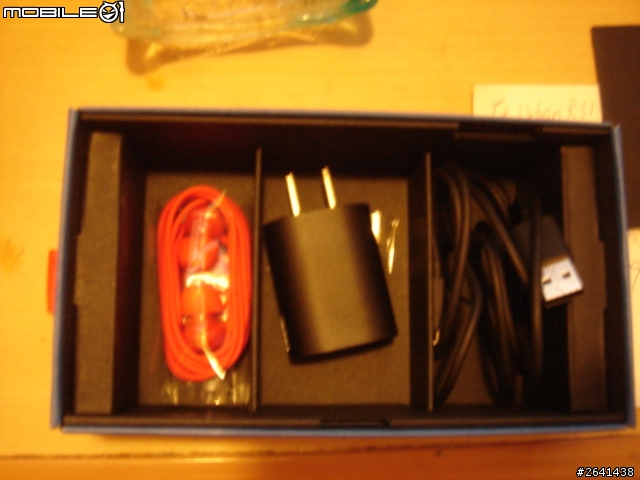 Nokia Lumia 1520 紅色開箱和配件