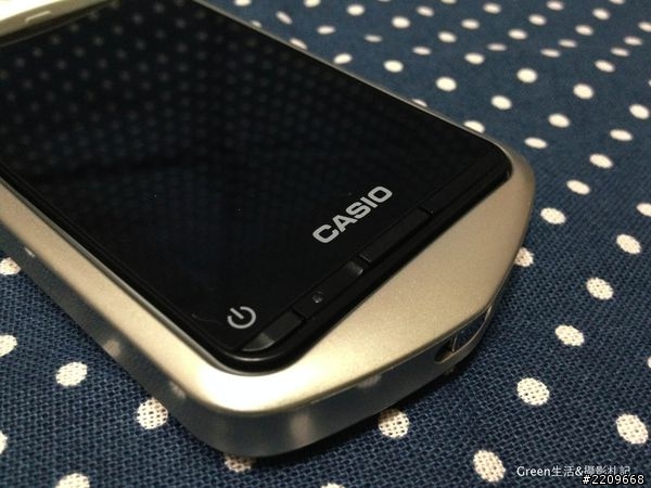 [開箱] 每個女孩都想擁有的夢幻工具，CASIO TR35自拍神器