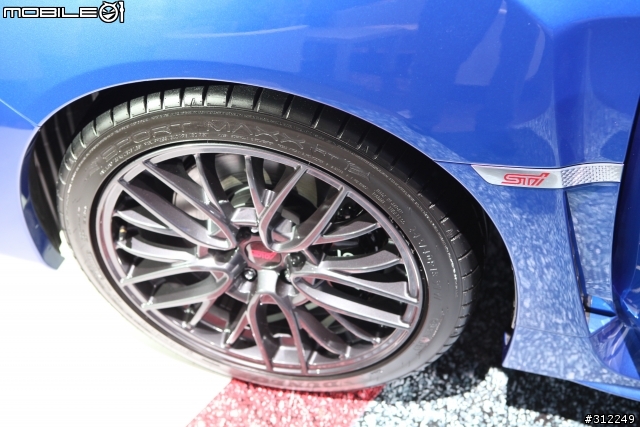 [影音分享]SUBARU城市極限飄移秀 世界級車神甩尾特技(show girl圖多，甩尾為5d2 youtube影片)