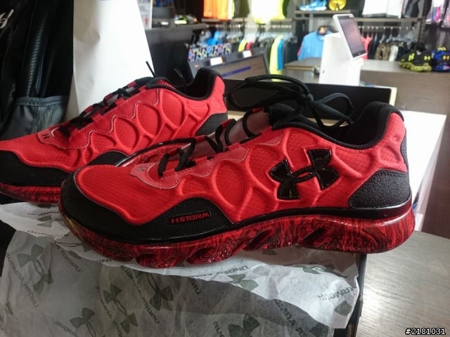 Under Armour Spine Rebel Storm開箱