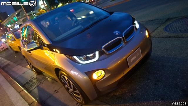 6/11晚間於美麗華遇到BMW I3 試牌車