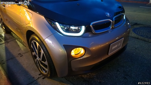 6/11晚間於美麗華遇到BMW I3 試牌車