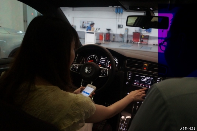 [女王熱血通勤車]Golf 7 GTI萊姆灰
