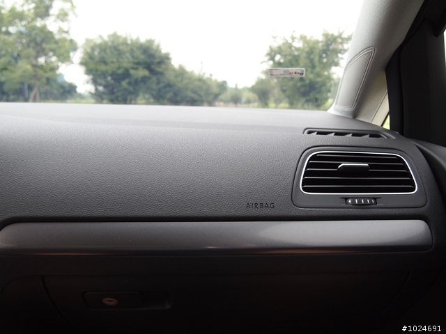 14年MK7  GOLF 1.6TDI 萊姆灰 代開箱! (附與12年MK6 1.6 TDI珍珠藍之小比較)