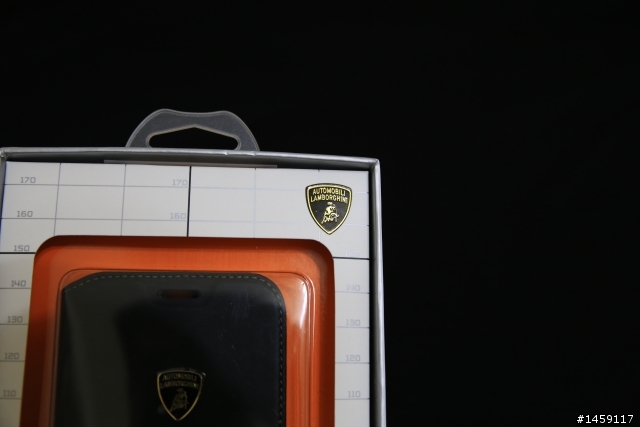 [開箱] M8藍寶基尼真皮皮套，有如跑車內裝質感!