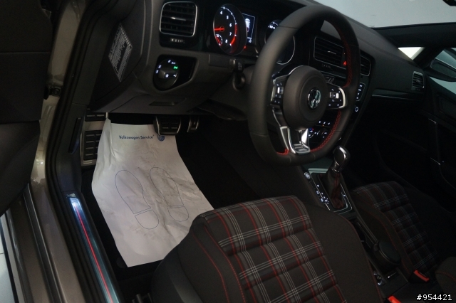 [女王熱血通勤車]Golf 7 GTI萊姆灰