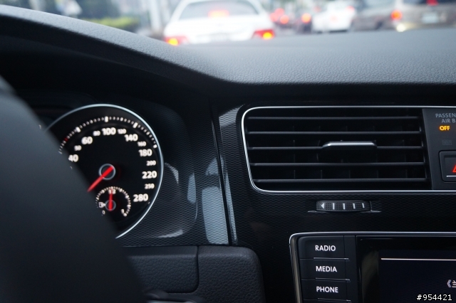 [女王熱血通勤車]Golf 7 GTI萊姆灰