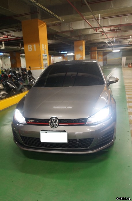 [女王熱血通勤車]Golf 7 GTI萊姆灰
